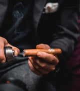 vabajo-frankfurt-zigarren-anzünden