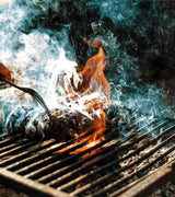 feuer-fleisch-auf-grill