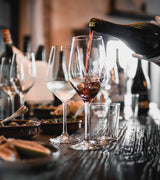 wein-einschaenken-in-weinglas
