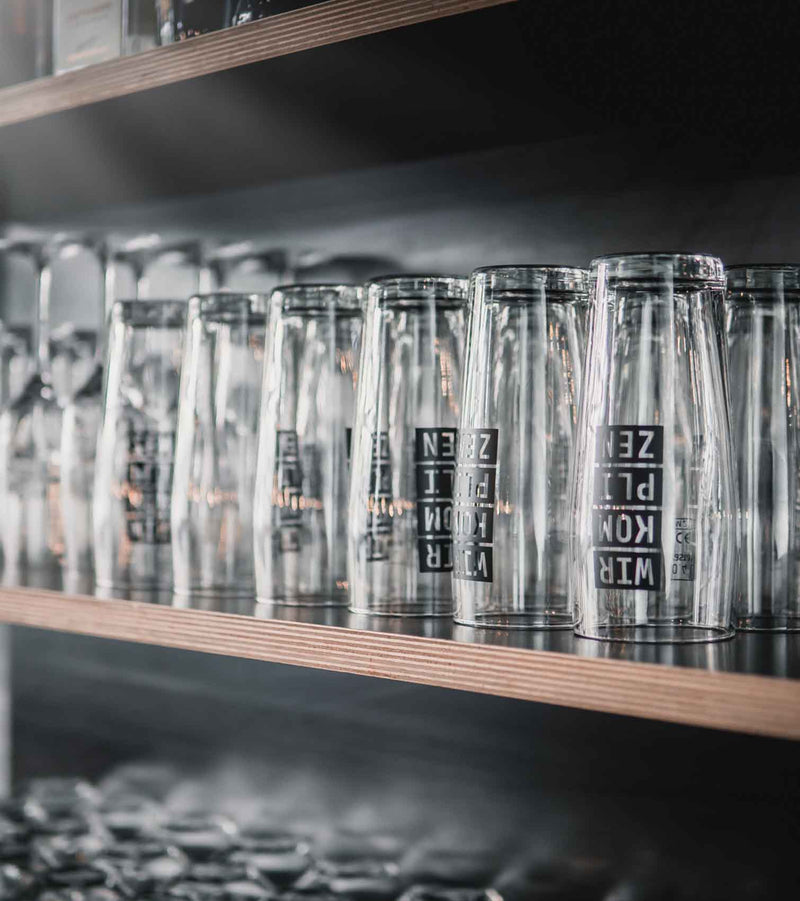 wir-komplizen-frankfurt-bierglaeser